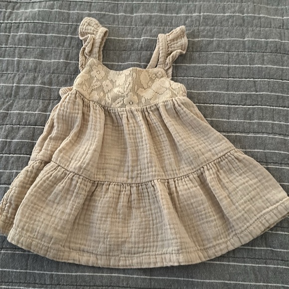 Dresses - Picture 8 of 9